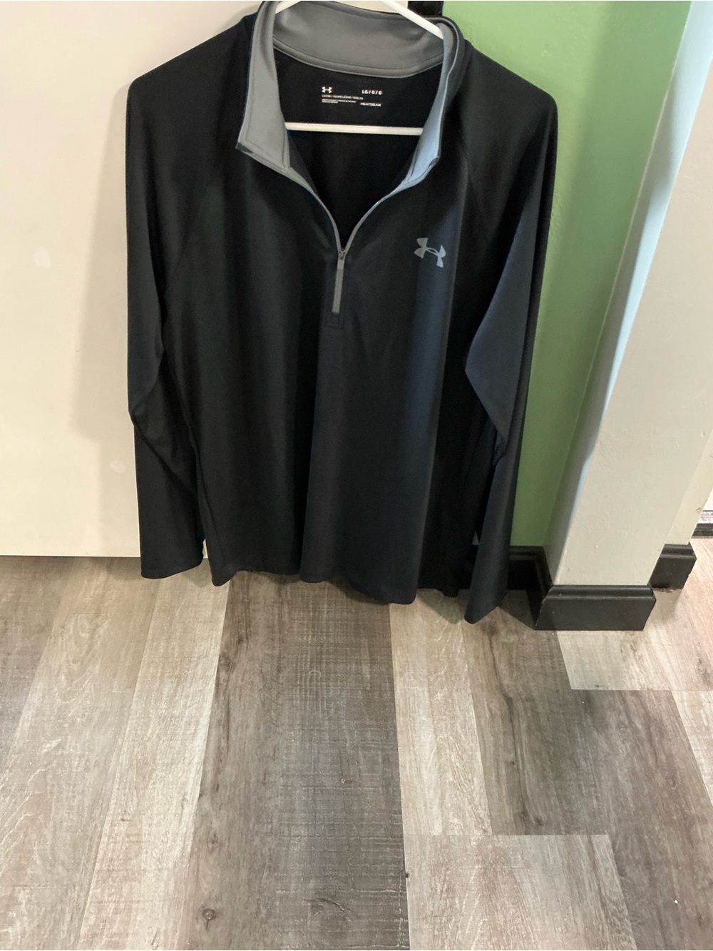 Under Armour Men’s Black and Gray Light weight Performance Quarter-Zip